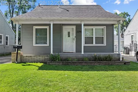 2296 Mapledale St, Ferndale, MI 48220