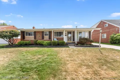 14057 Huntington St, Riverview, MI 48193