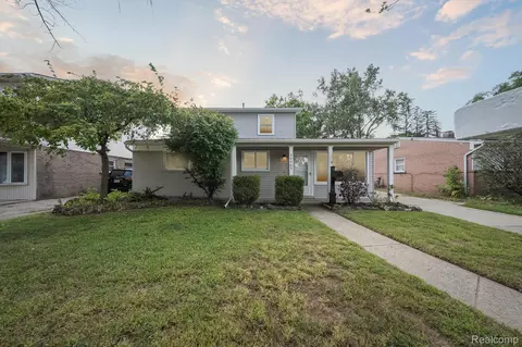 34465 Fairchild St, Westland, MI 48186