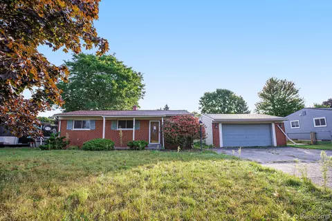 1415 Foreland Dr, Oxford, MI 48371