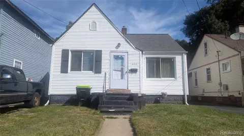 489 Central Ave, Pontiac, MI 48341