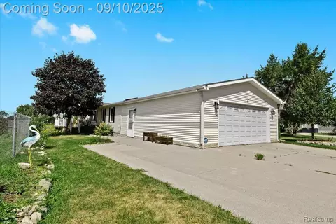 971 Red Cedar Dr, Howell, MI 48843