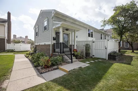 41776 Broquet Dr, Northville, MI 48167