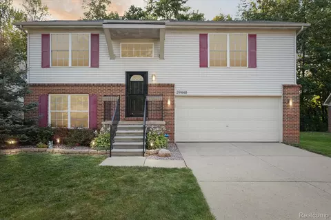29448 Juniper St, Brownstown, MI 48183