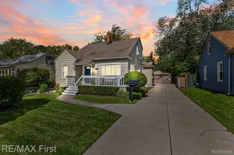 21811 Lange St, Saint Clair Shores, MI 48080