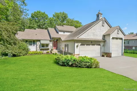7680 Allen Rd, Independence, MI 48348