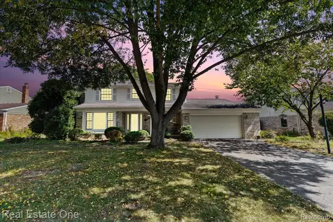 21856 N Center St, Northville, MI 48167