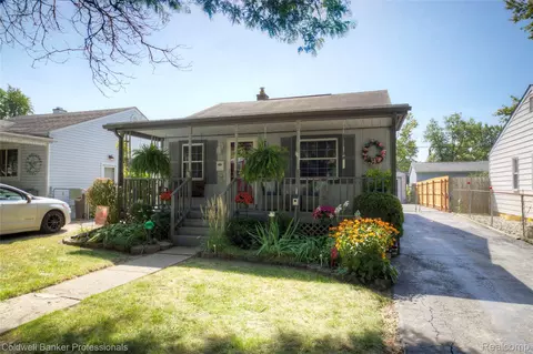 207 W Strathmore Ave, Pontiac, MI 48340
