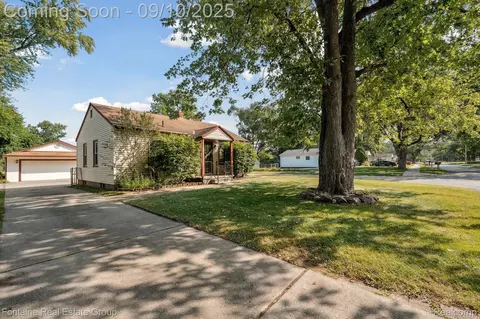 35012 Glen St, Westland, MI 48186