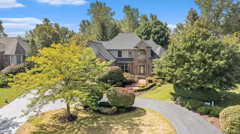 2115 Stonebridge Dr S, Pittsfield, MI 48108