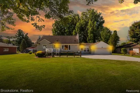 24394 Sherbeck Dr, Clinton Township, MI 48036