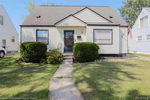 25841 Wiseman St, Roseville, MI 48066