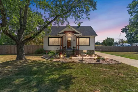 29219 List St, Farmington Hills, MI 48336