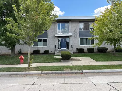 4830 Briarwood Ave #D2, Royal Oak, MI 48073