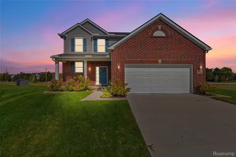 48993 Cold Rise Ct, Macomb, MI 48042
