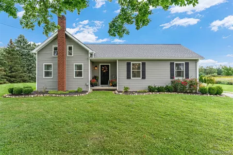 10433 Nichols Rd, Gaines, MI 48436
