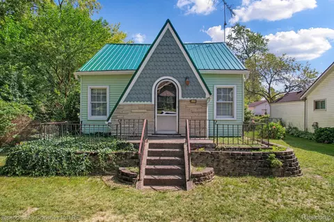 1535 Wilmot St, West Bloomfield, MI 48324