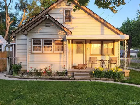8008 Elm St, Taylor, MI 48180
