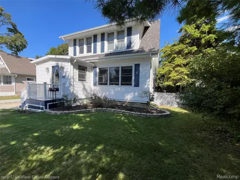 3154 Armour St, Port Huron, MI 48060
