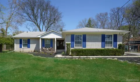 34361 Quaker Valley Rd, Farmington Hills, MI 48331