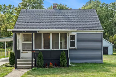 332 Newton Dr, Lake Orion, MI 48362