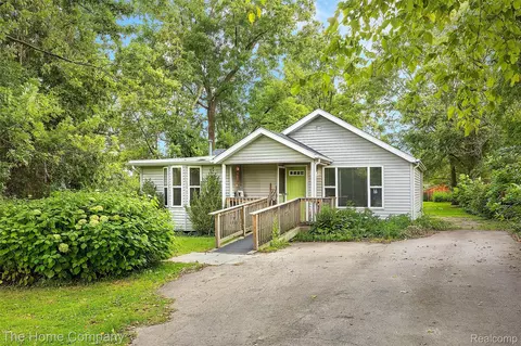 1321 S Genesee Rd, Burton, MI 48509