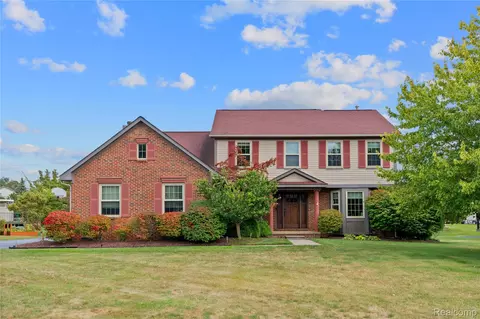 2185 Chestnut Cir, Lake Orion, MI 48360
