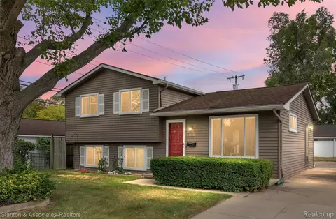 1710 Nakota Rd, Royal Oak, MI 48073