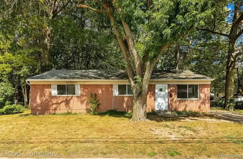 33200 Grand Traverse St, Westland, MI 48186