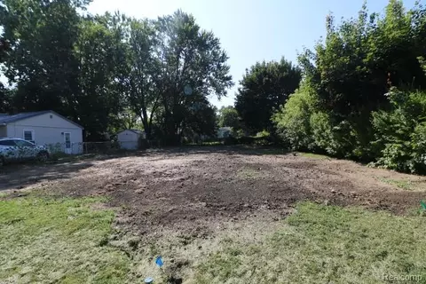 1382 Norton St, Burton, MI 48529