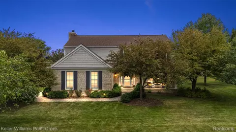1568 Grandview Dr, Rochester Hills, MI 48306