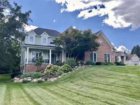 7603 Kingfisher Ct, Dexter, MI 48130