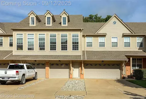 56729 Longhorn Dr, Shelby Township, MI 48316