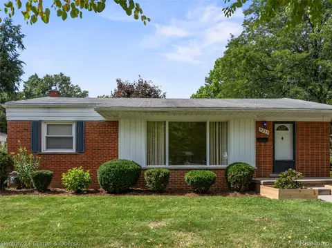 9235 Texas St, Livonia, MI 48150