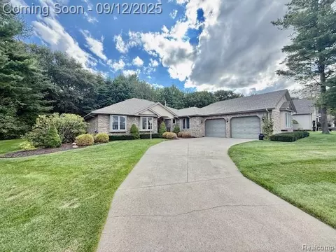4229 Juniper Ln, Port Huron, MI 48060