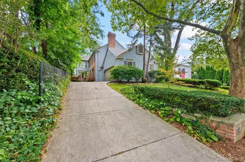 194 Charlevoix Ave, Grosse Pointe Farms, MI 48236