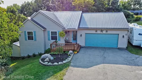 5327 Edgar Rd, Springfield, MI 48346