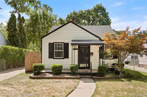 18580 Washtenaw St, Harper Woods, MI 48225