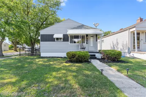 2430 River Dr St, Lincoln Park, MI 48146