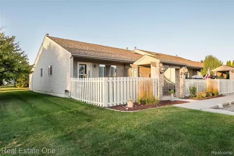 62351 Arlington Cir #1, South Lyon, MI 48178