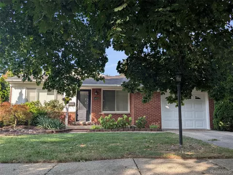 14635 Huntington Dr, Plymouth, MI 48170