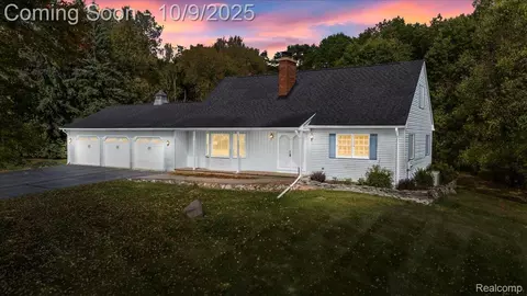 12190 Carriage Trail Cir, Springfield, MI 48350