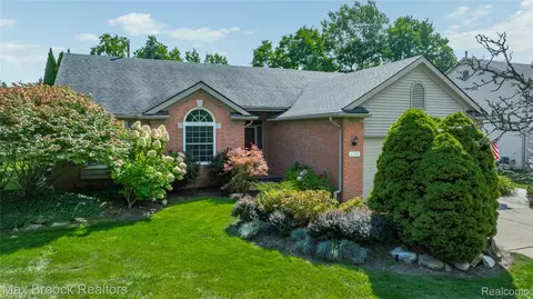 6555 Westphalia, West Bloomfield, MI 48324