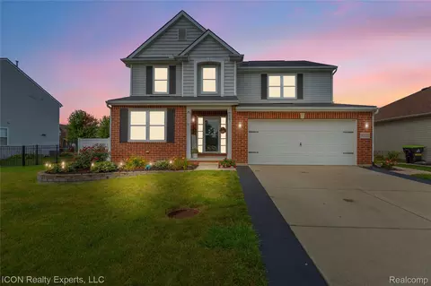 52527 Stafford Dr, Macomb, MI 48042