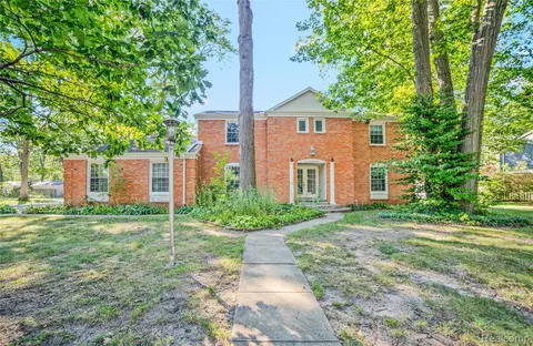 3145 Monticello Dr, Port Huron, MI 48060