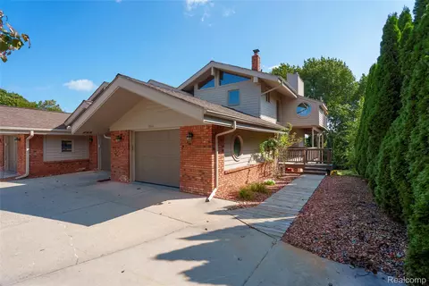 1046 York St, Plymouth, MI 48170