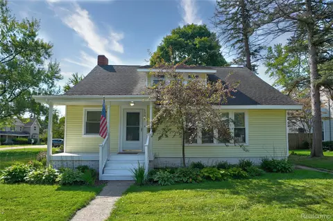 1331 W Genesee St, Lapeer, MI 48446