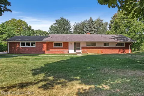 2460 Turner St, West Bloomfield, MI 48323