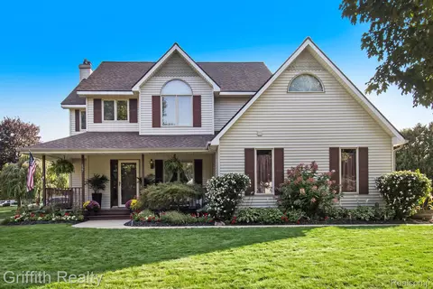 627 W Caledonia St, Howell, MI 48843