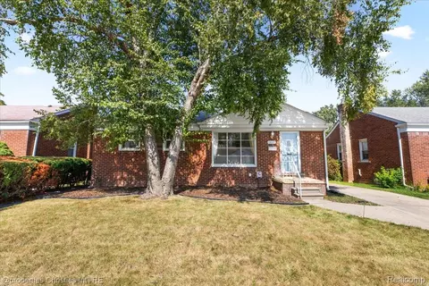 18411 Marquette St, Roseville, MI 48066